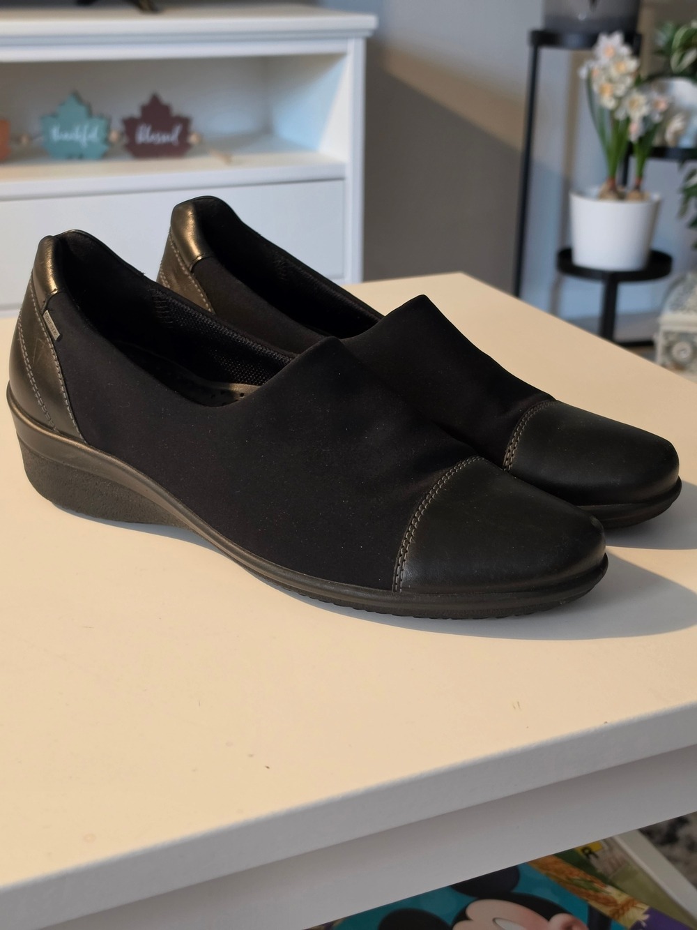Ecco  Black Slip-On Comfort Loafers Size 40 100% Streched Textile /leather
